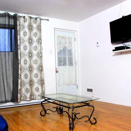 Private Comfy Apartment In Montreal Exterior photo